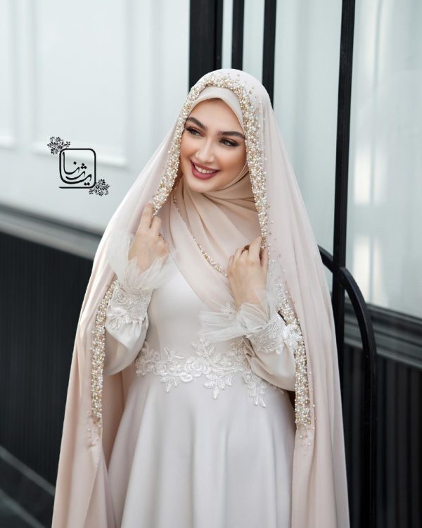 یثنا: چادر عروس، چادر جواهر دوزی 2 لباس پوشیده یثنا